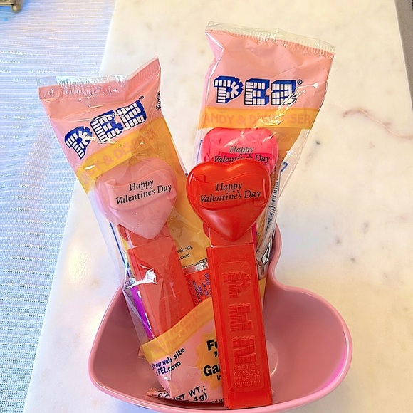 Happy Hearts Day Heart Shaped PEZ Vintage NEW IN PACKAGE Collectible Pink 1 - Picture 7 of 10